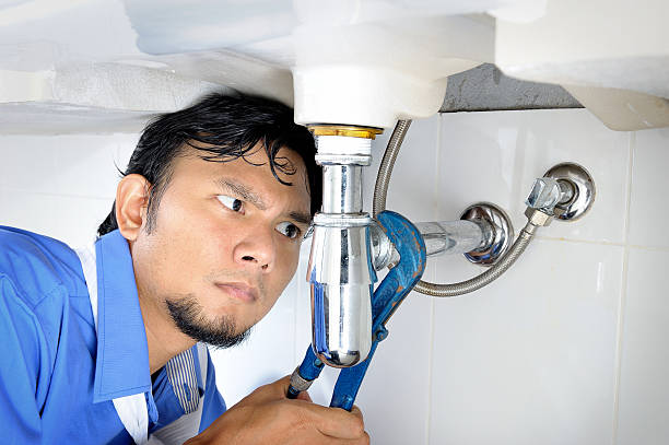 plumber repaired baasin drain pipe