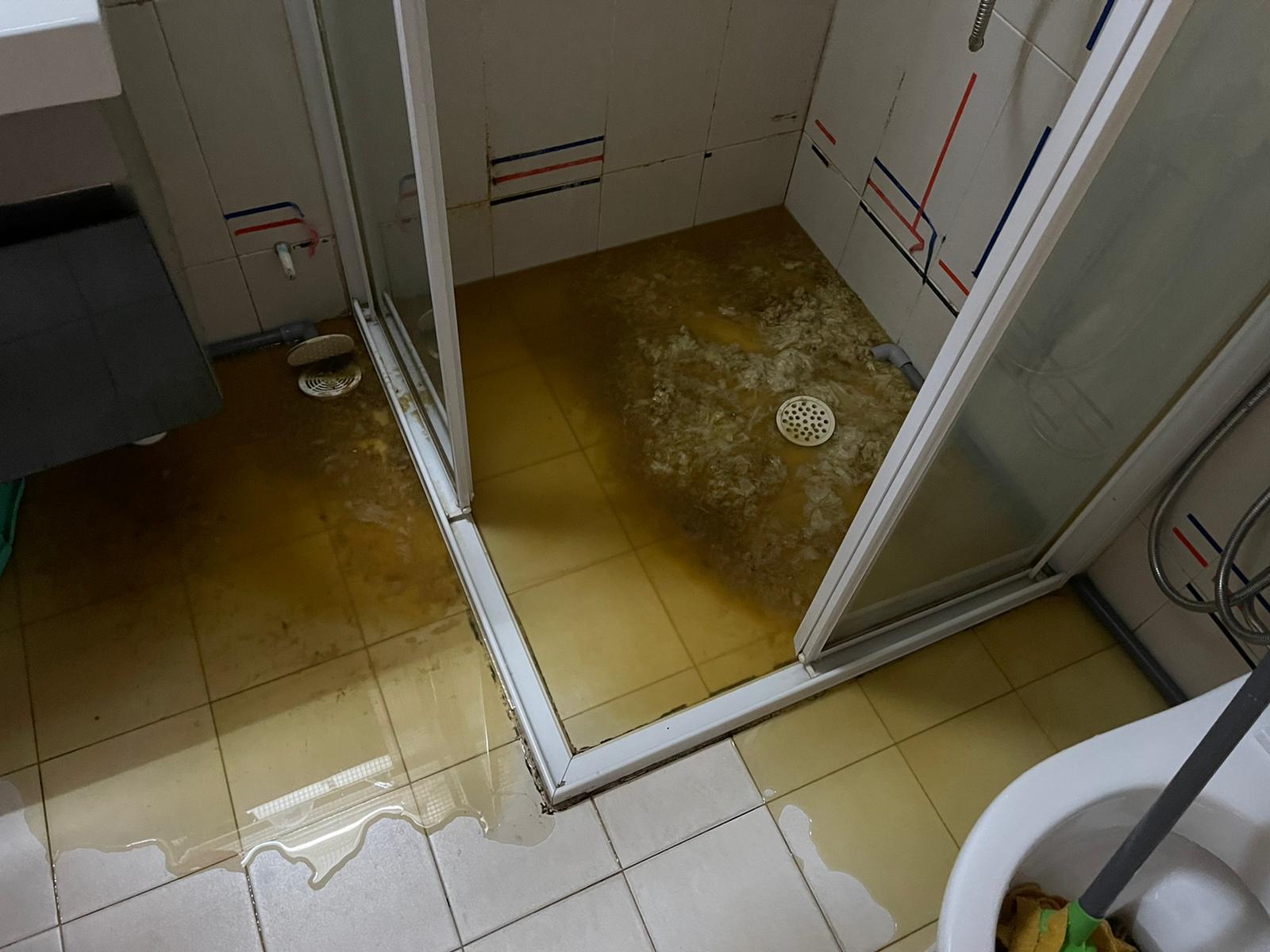 Bathroom Chokage