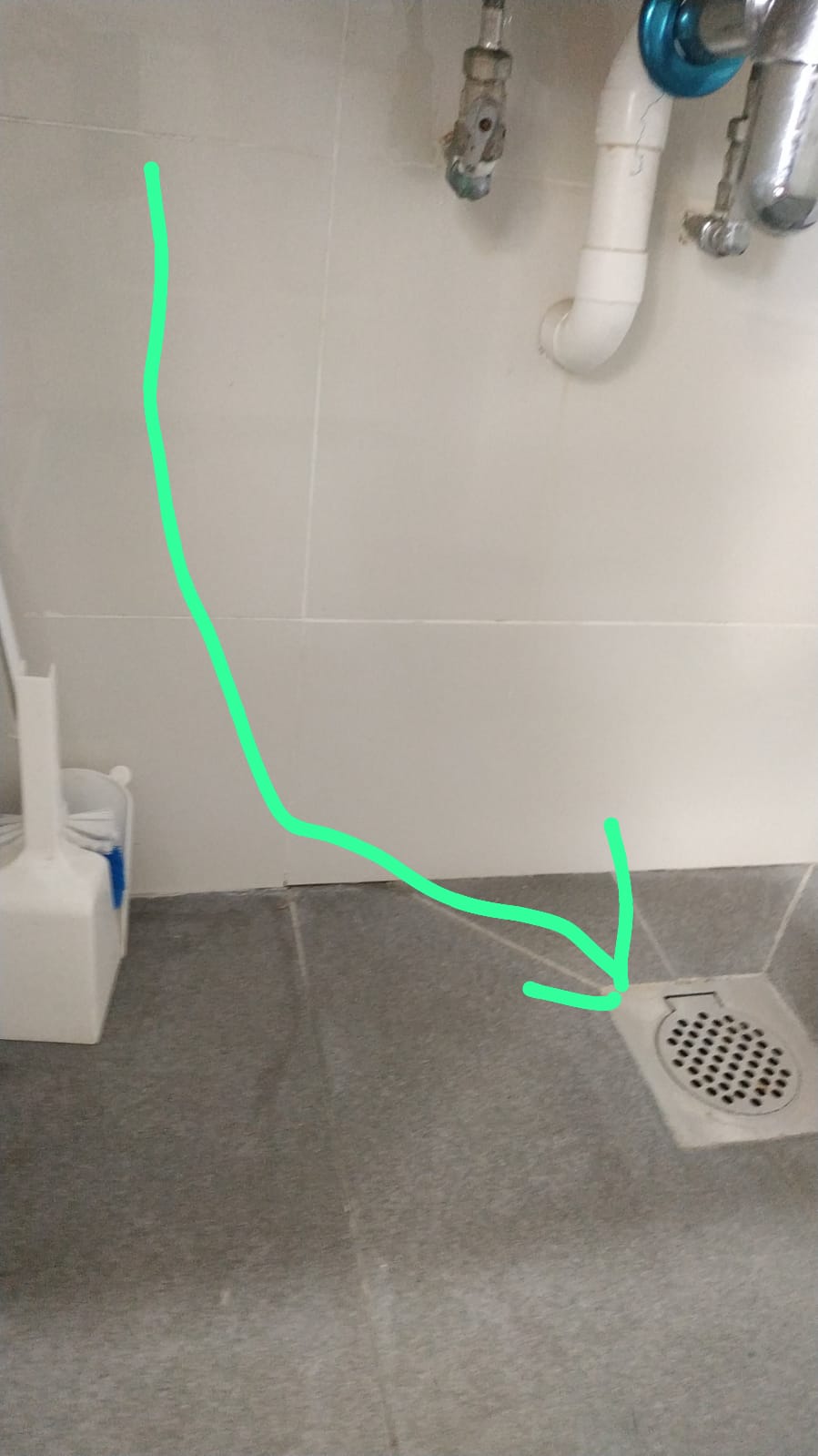 leak from pipe here 1st floor yard